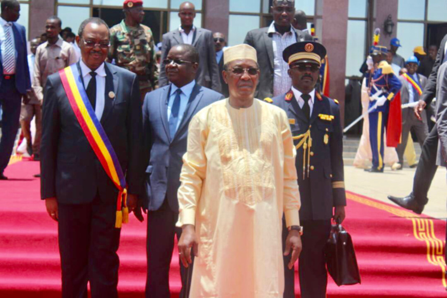 Le chef de l'Etat Idriss Déby sur le perron du Palais du 15 janvier ce 4 avril 2018. Crédits photo : Alwihda Info