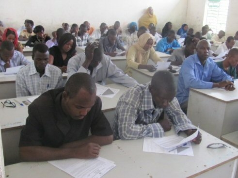 Des élèves composent un examen au Tchad. illustration. Crédits photo : DR