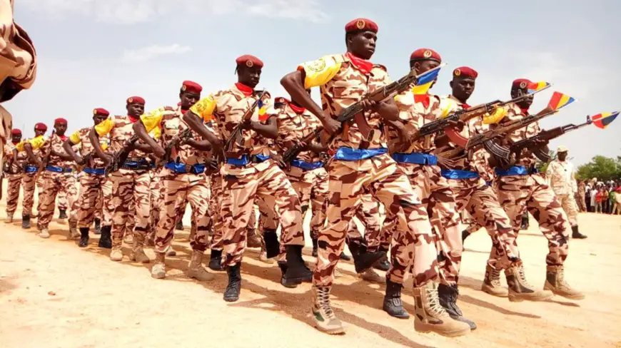 Des militaires tchadiens lors d'un défilé à Abéché. © Alwihda Info