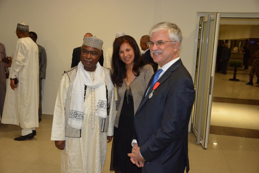 Hissein Brahim Taha décoré Officier de l’Ordre National de la Légion d’Honneur française. © SP Ambassade de France