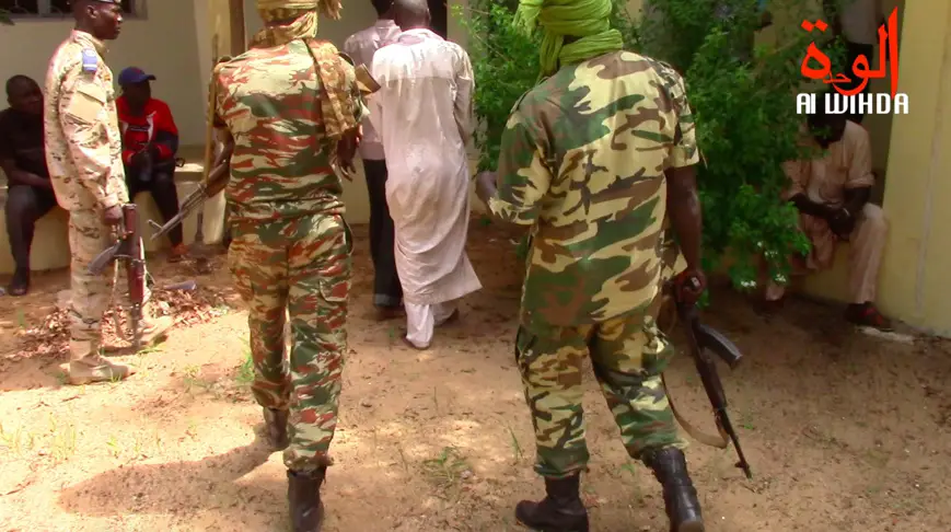 Des gendarmes escortent un prisonnier au Tchad. Illustration. © Alwihda Info