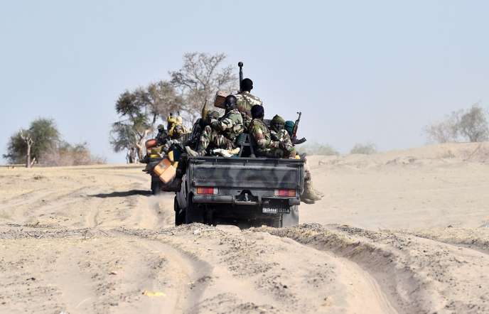 Un véhicule circule sur du sable. Illustration. © ISSOUF SANOGO / AFP