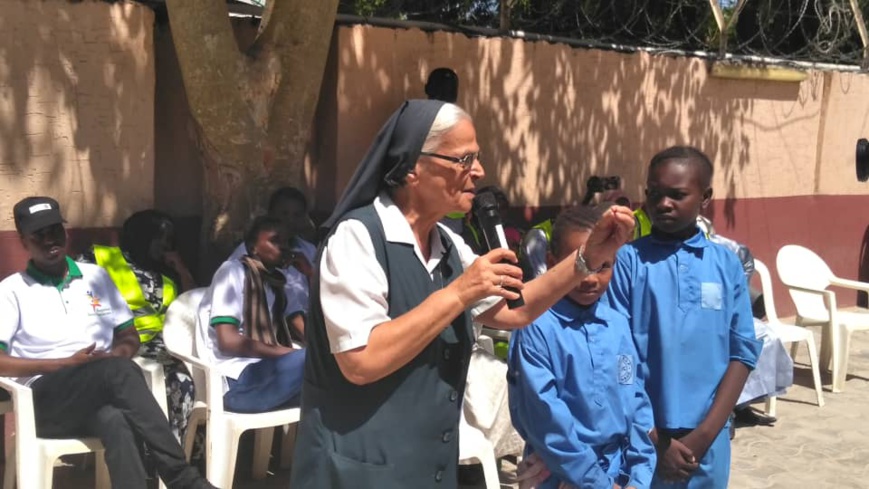 La plateforme Citoyens sans frontières lors d'une opération de sensibilisation à l'école Béguinage à N'Djamena, dans le cadre de la semaine de la citoyenneté, édition 2019. © Alwihda Info