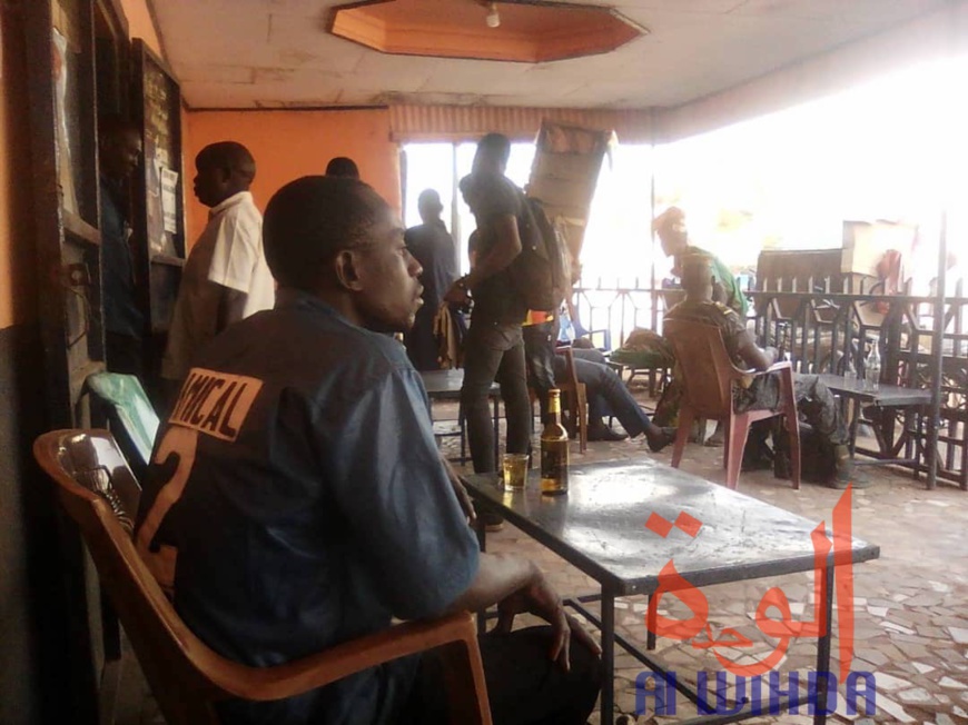 Tchad : après la colère, les consommateurs de nouveau dans les bars. © Alwihda Info/Golmen Ali