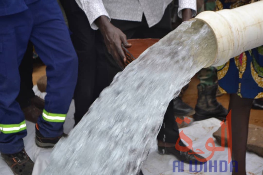 Tchad : à Sarh, le nouveau forage d'eau potable a une teneur en fer normale. © Adam Yaya Bineya/Alwihda Info