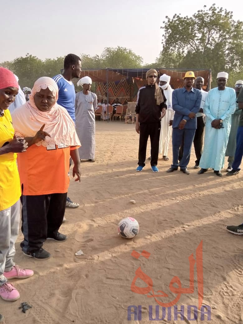 Tchad : à Ati, hommes et femmes s'affrontent dans un match de foot. © Hassan Djidda Hassan