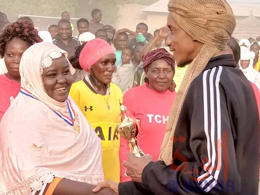 Tchad : à Ati, hommes et femmes s'affrontent dans un match de foot. © Hassan Djidda Hassan