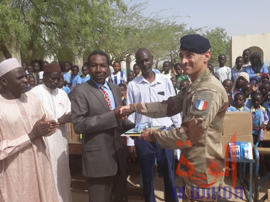 Tchad : à l'Est, 1330 kg de kits et manuels scolaires remis par la France. © Alwihda Info