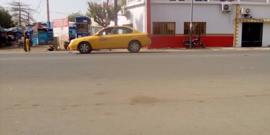 Un taxi dans le centre-ville de N'Djamena, Tchad. © Mahamat Abdramane/Alwihda Info