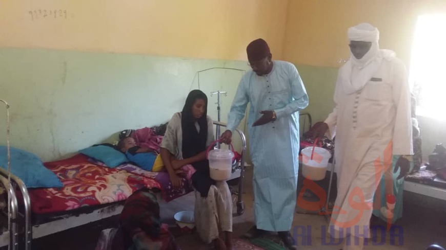 Tchad : à Ati, le maire vient en aide au personnel hospitalier et aux malades. © Hassan Djidda Hassan/Alwihda Info