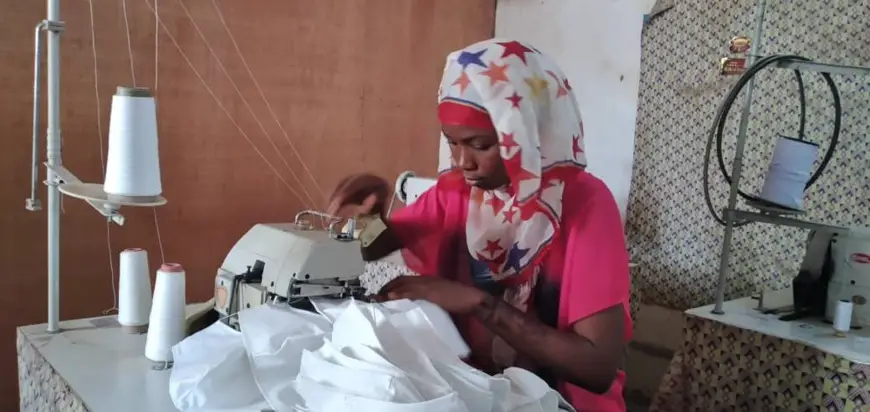 Tchad : les ateliers à plein régime pour la fabrication de masques. © Djibrine Haïdar/Alwihda Info