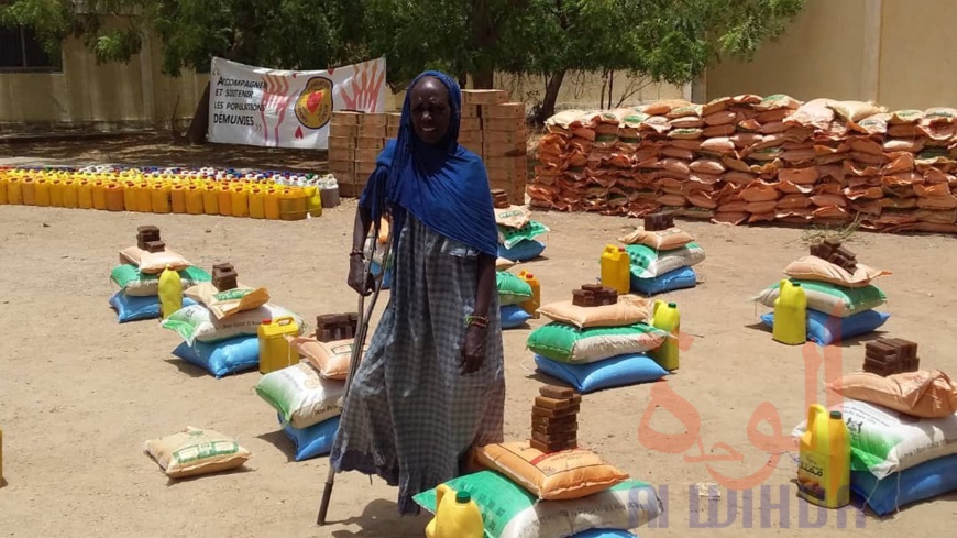 Tchad : distribution de vivres aux démunis de la province du Batha. © Hassan Djidda Hassan/Alwihda Info