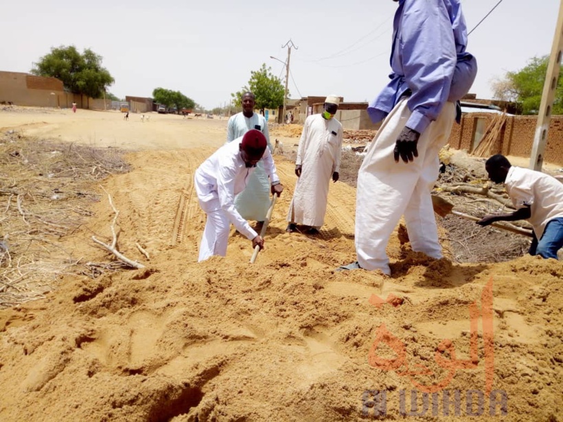 Tchad : à Ati, la commune à pied d'oeuvre pour les travaux d'assainissement . © Hassan Djidda Hassan/Alwihda Info