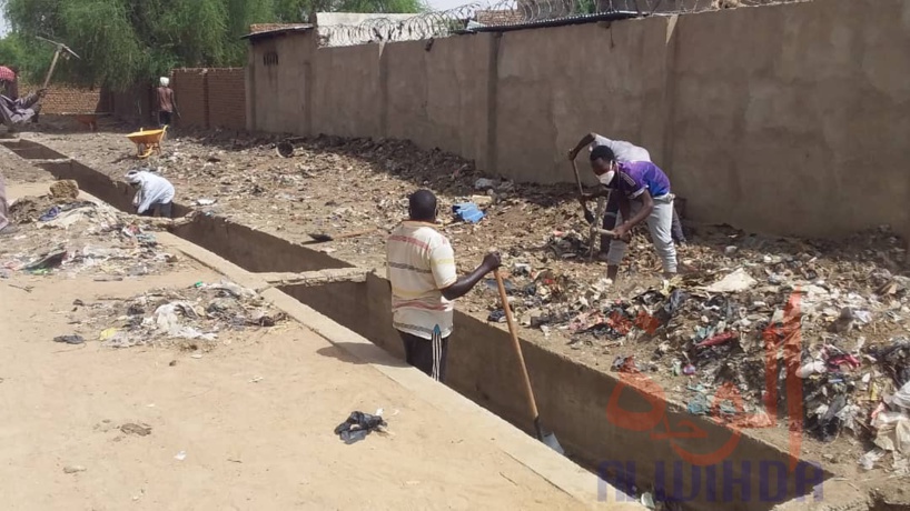 Tchad : à Ati, la commune à pied d'oeuvre pour les travaux d'assainissement . © Hassan Djidda Hassan/Alwihda Info