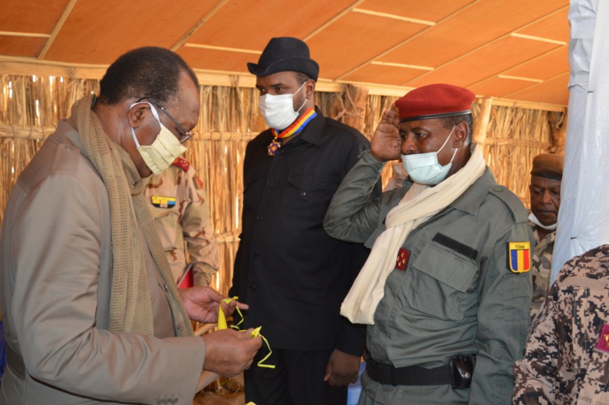 Tchad : plusieurs officiers décorés à Baga Sola pour "mission accomplie"