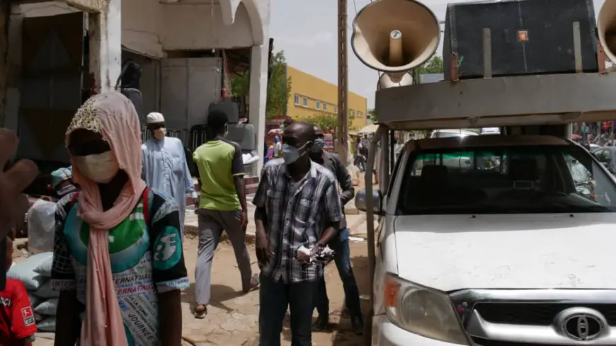 ​Tchad - Covid 19 : à N'Djamena, les partis politiques en sensibilisation au Souk Choléra. © Kelvin Mendig-Lembaye Djetoyo/Alwihda Info