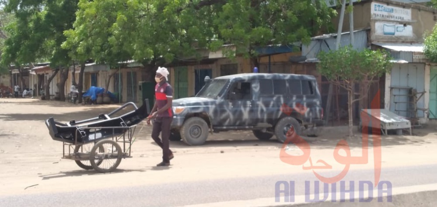 Un véhicule de police assure la sécurité au marché de Champ de fil à N'Djamena, le 19 juillet 2020. © B.K./Alwihda Info