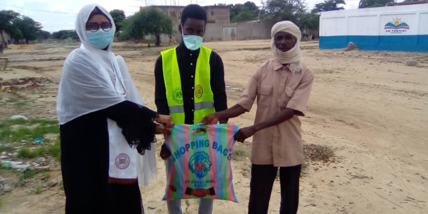 Tchad : Zilloul-Arch distribue des vivres dans le 7e arrondissement de N'Djamena. © Mahamat Abdramane Ali Kitire/Alwihda Info