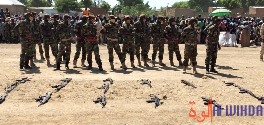 Des militaires en rang pour accueillir le 5 novembre 2020 le chef de l'État à Bongor. © Malick Mahamat