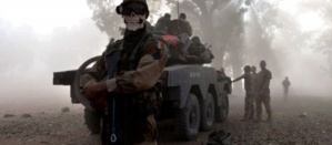 Mali : l'état-major des armées françaises condamne cette photo d'un soldat français