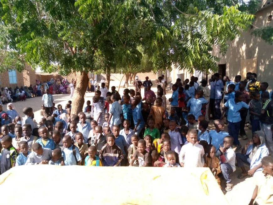 Tchad : remise des bulletins du 1er trimestre aux écoliers à Abéché