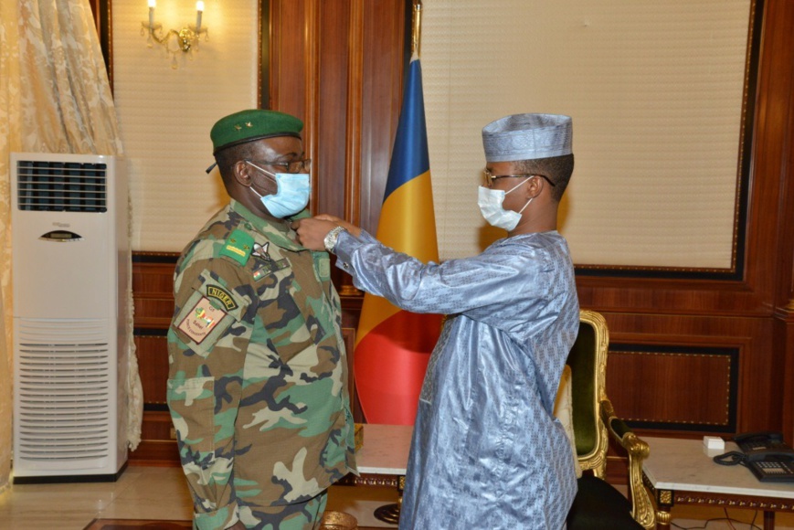 Tchad : le commandant de la force du G5 Sahel élevé à l'ordre national