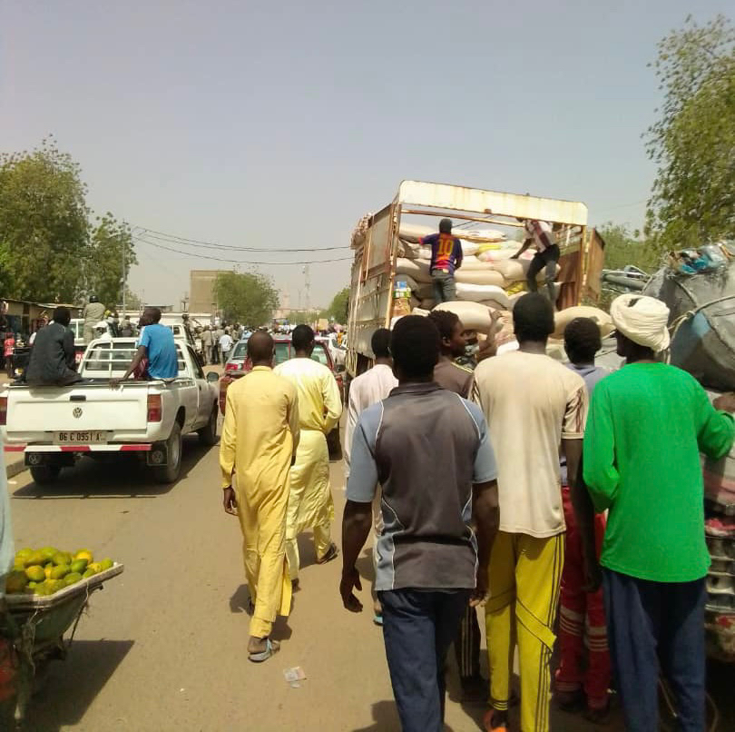 N'Djamena : circulation des gros-porteurs et opérations de déchargement ; paroles de sourds