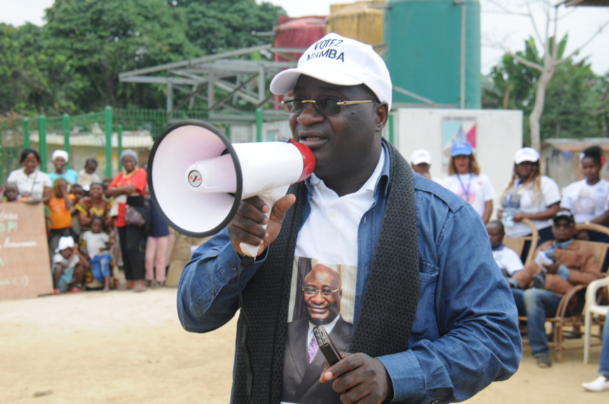 Le candidat Arcene Niamba , au cours de sa tournée électorale