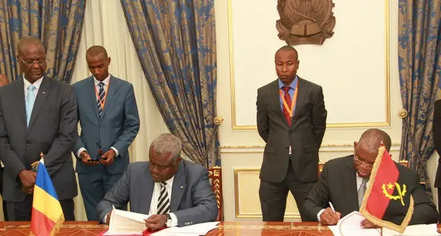 Signature des instruments juridiques entre l'Angola et le Tchad. Crédit photo : Sources