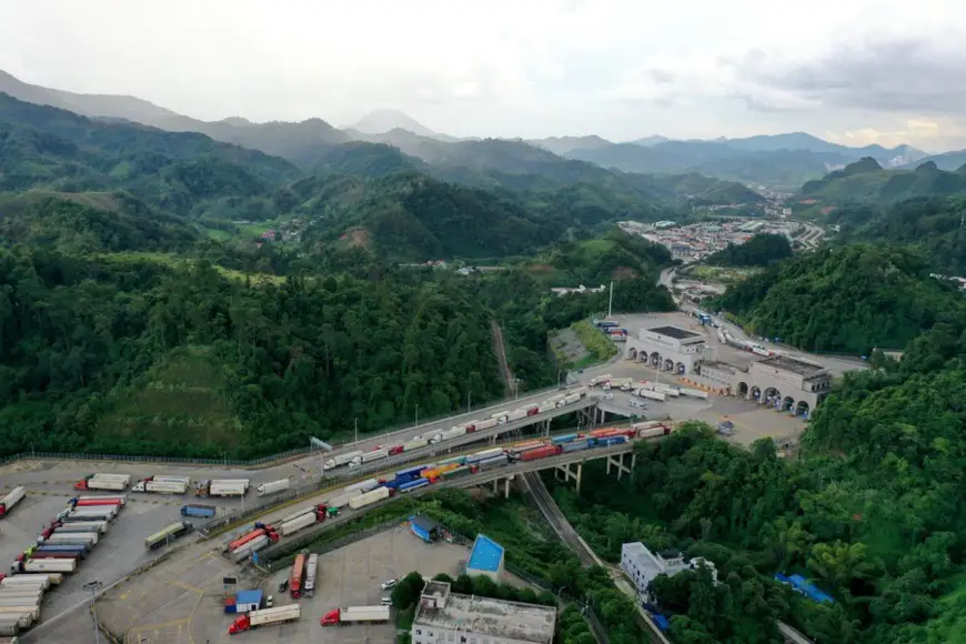 This aerial photo taken on Sept. 9, 2023 shows a view of the port of the Friendship Pass in Pingxiang, south China's Guangxi Zhuang Autonomous Region. (Xinhua/Cao Yiming)