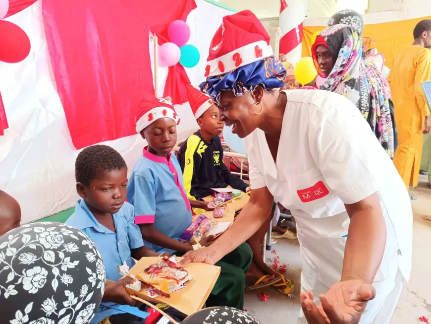 Tchad : les enfants hospitalisés de Sarh reçoivent des cadeaux de Noël du gouverneur