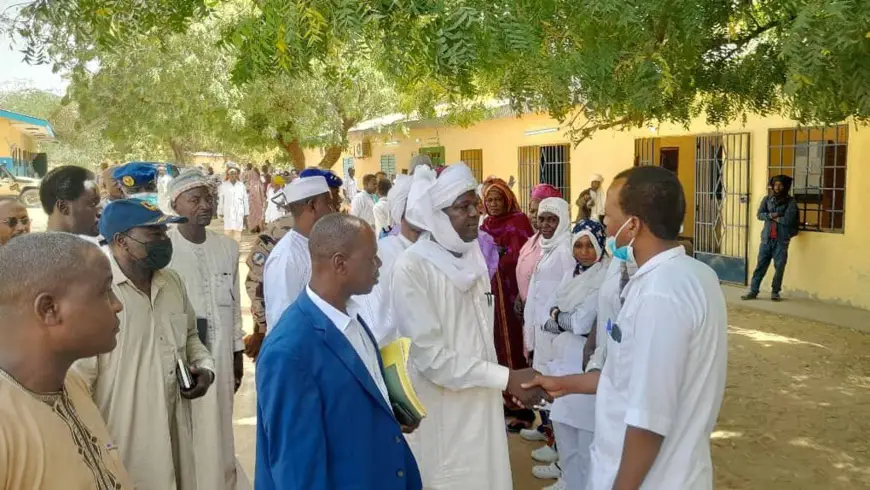 Tchad : Le Secrétaire d'État à la Santé Publique poursuit sa mission à Ati dans le Batha