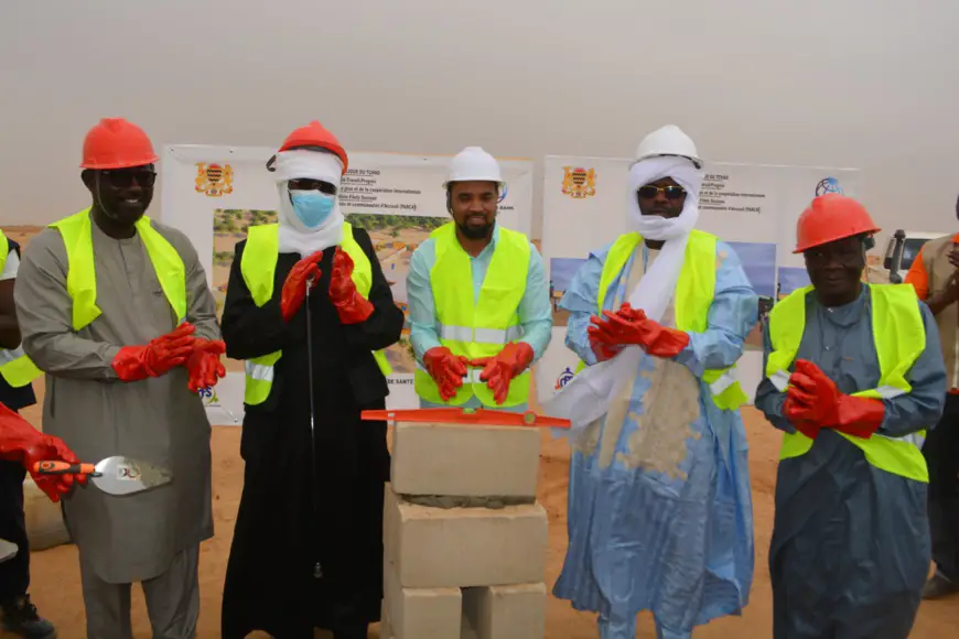 Tchad : Le PARCA pose la première pierre de construction de 2 centres de santé et de 3 écoles à Kariari