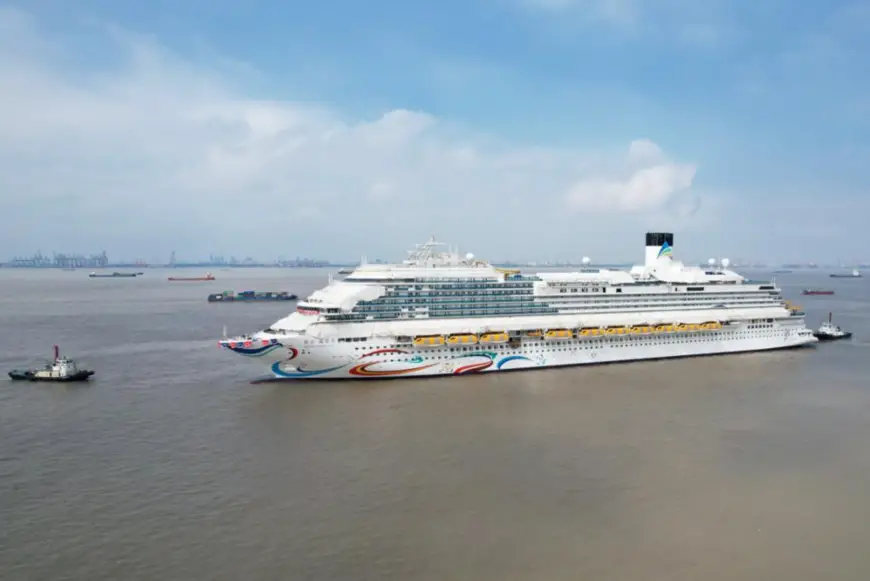 China's first domestically-built large cruise ship Adora Magic City leaves a dock of its builder Shanghai Waigaoqiao Shipbuilding Co., Ltd., a subsidiary of China State Shipbuilding Corporation Limited. (Photo by Long Wei/People's Daily Online)