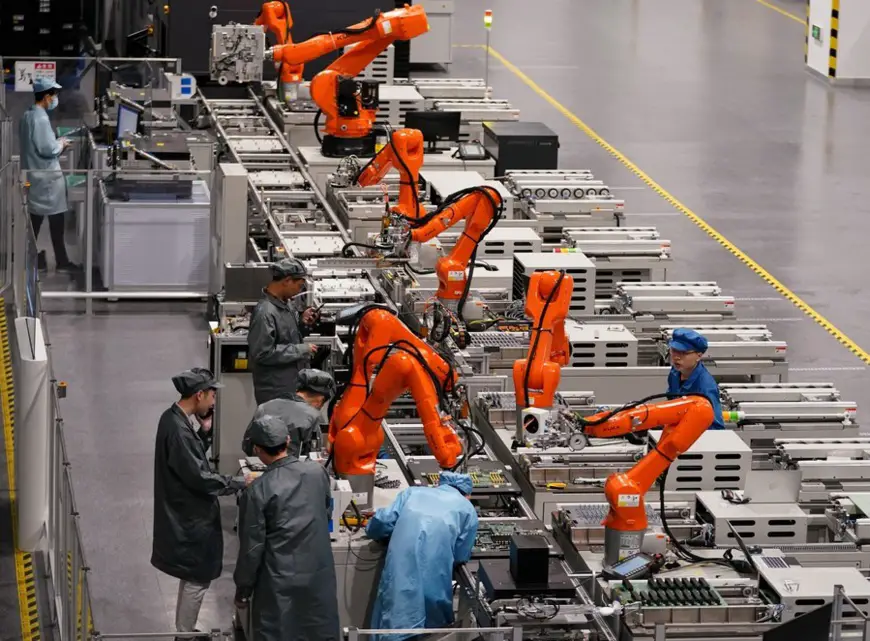 Technical workers work on a production line at a future factory of Unisplendour Corporation Limited (UNIS) in Xiaoshan District of Hangzhou, east China's Zhejiang Province, April 27, 2023. (Xinhua/Han Chuanhao)