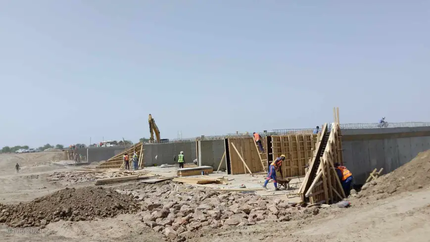 Tchad : visite inopinée du gouverneur du Salamat sur le chantier de construction d'un pont