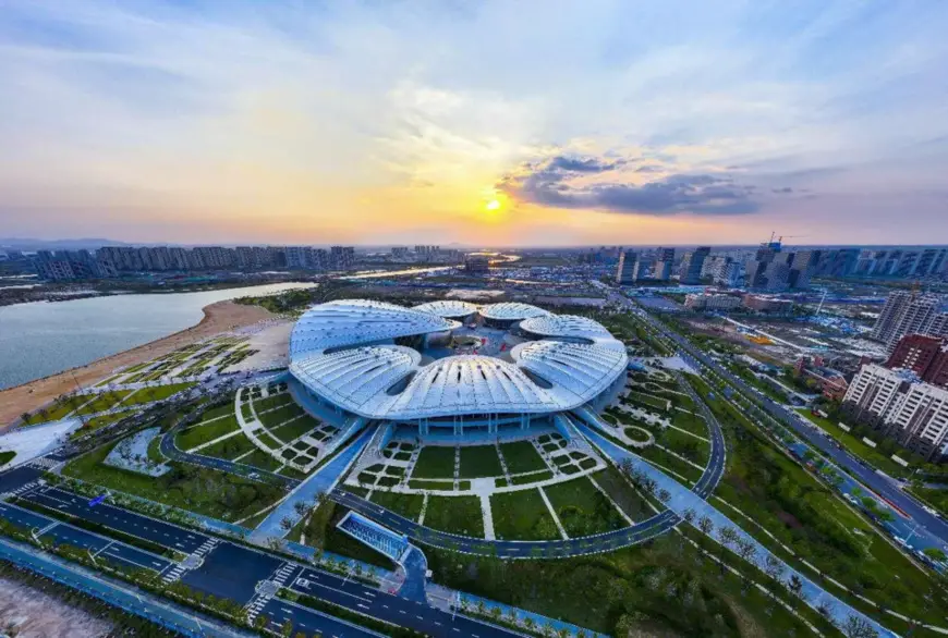 Photo shows the Qingdao SCODA Pearl International Expo Center in the China-SCO Local Economic and Trade Cooperation Demonstration Area (SCODA), east China's Shandong province. (Photo by Yang Xuemei/People's Daily Online)