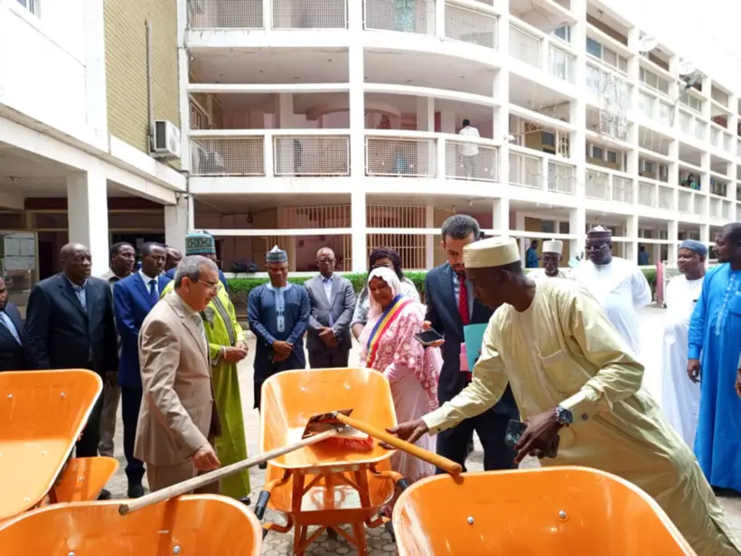 La Mairie de N’Djamena reçoit du matériel pour améliorer la propreté urbaine