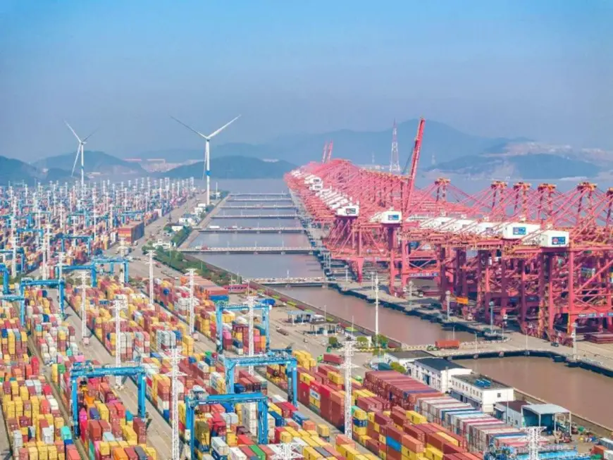 Containers are handled at a container terminal of Ningbo-Zhoushan Port, east China's Zhejiang province. (Photo by Tang Jiankai/People's Daily Online)