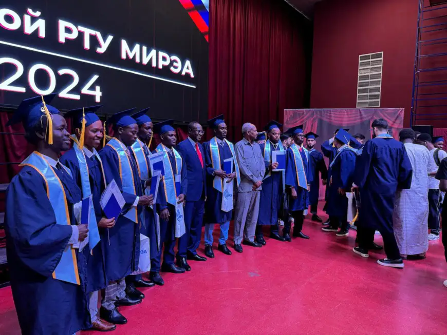 Cérémonie de Remise des Diplômes à l'Université Russe de Technologie de Moscou : Succès des Étudiants Tchadiens !