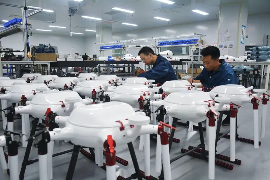 Drones are manufactured in a workshop of an aerial technology company in Anqing, east China's Anhui province. (Photo by Wu Junqi/People's Daily Online)