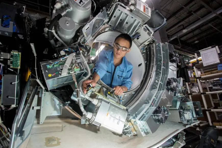 An employee of GE HealthCare debugs a device. (Photo provided by GE HealthCare)