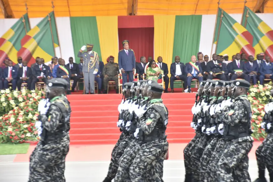 Vue partielle sur le défilé militaire