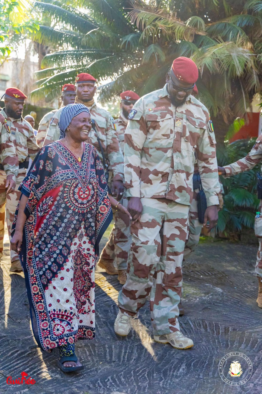 Guinée : le général Doumbouya rend une visite de courtoisie à la facilitatrice Hadja Aïcha Bah