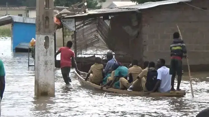 Cameroun - Mayo Danay : La rentrée scolaire sous les eaux, élèves et enseignants contraints à l'embarquement