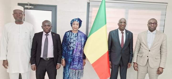 Mali :  le nouvel ambassadeur du Mali au Qatar rencontre le ministre de l'Education nationale