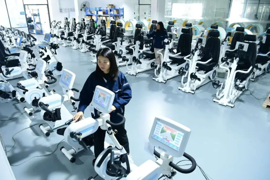 Employees of Suzhou Haobro Medical Device Co., Ltd. in east China's Jiangsu province check rehabilitation devices before they are shipped away. (Photo by Ji Haixin/People's Daily Online)