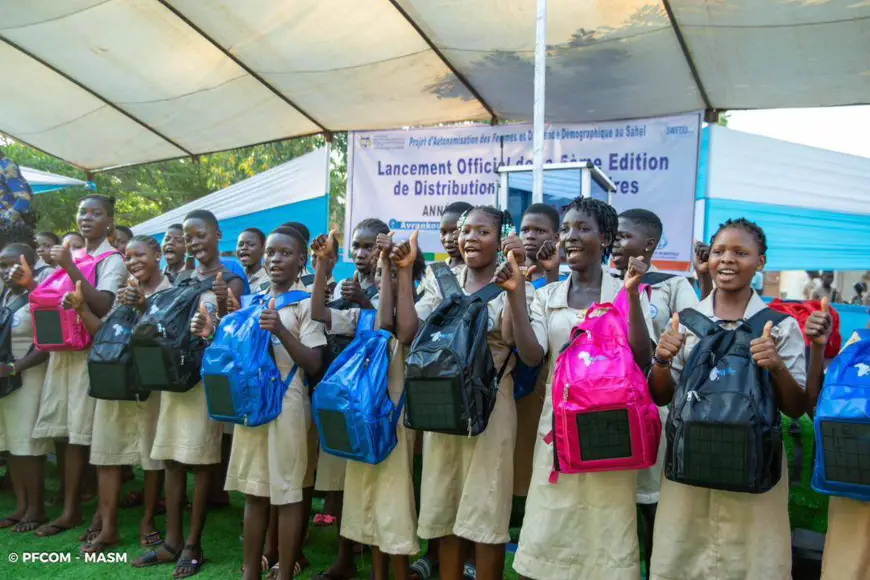 Bénin : 35 000 filles scolarisées grâce à des kits scolaires