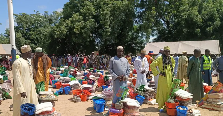 Cameroun : remise de dons aux sinistrés et visite de la retenue d'eau de Maga (Extrême-Nord)