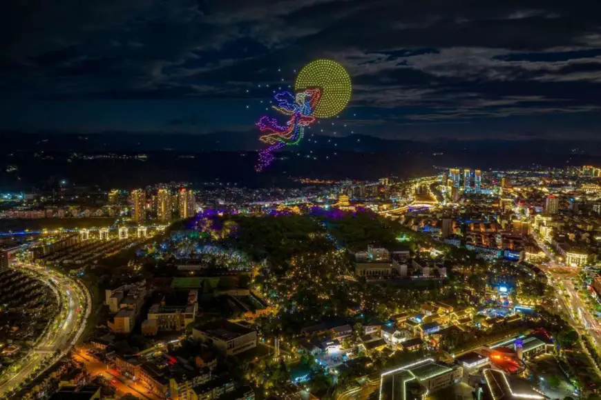 A drone performance is staged in a park in Shaoxing, east China's Zhejiang province to celebrate the Mid-Autumn Festival, Sept. 17, 2024. (Photo by Pan Weifeng/People's Daily Online)